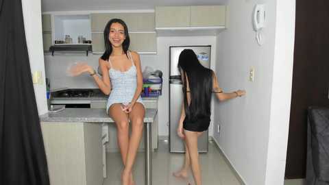 Media: thegirls_girls Chaturbate 2023-10-10 03:28:00