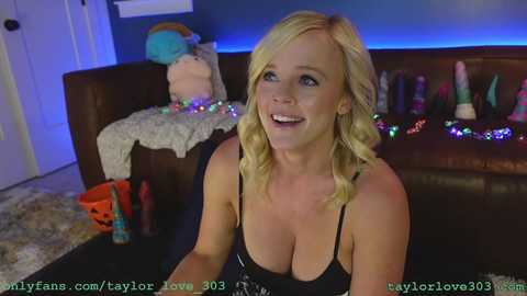 Media: taylor_love_303 Chaturbate 2023-10-11 10:46:00