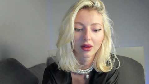 Media: yournaughtymiss Chaturbate 2023-10-11 02:07:00