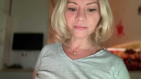 Media: kiradivine Chaturbate 2023-10-12 10:31:00