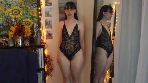 Media: ellynaomi Chaturbate 2023-10-13 16:00:00