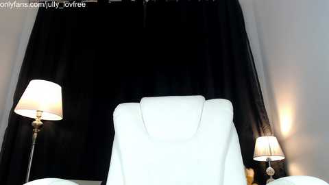 Media: jully_lov Chaturbate 2023-10-14 00:47:00