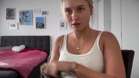 Media: sarahsapling Chaturbate 2023-10-14 11:35:00