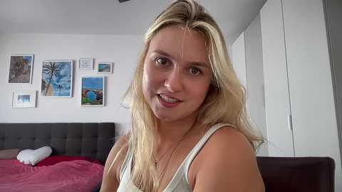 Media: sarahsapling Chaturbate 2023-10-14 12:15:00