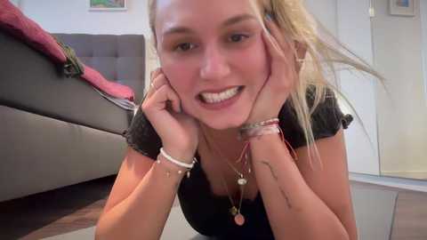sarahsapling @ chaturbate on 20231014