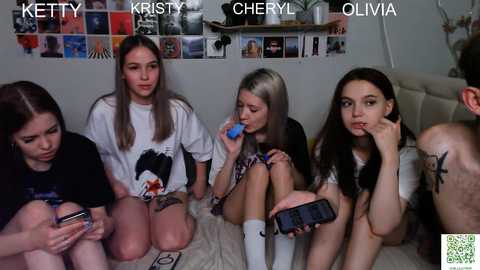 Media: _reverse_gang_ Chaturbate 2023-10-15 13:38:00