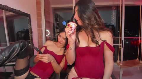 Media: hollyshit_ Chaturbate 2023-10-15 03:02:00