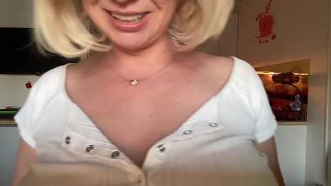 Media: kiradivine Chaturbate 2023-10-15 13:46:00