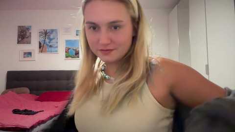 sarahsapling @ chaturbate on 20231016