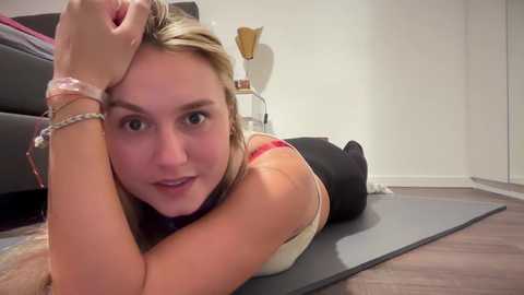 sarahsapling @ chaturbate on 20231016