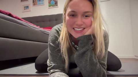sarahsapling @ chaturbate on 20231016