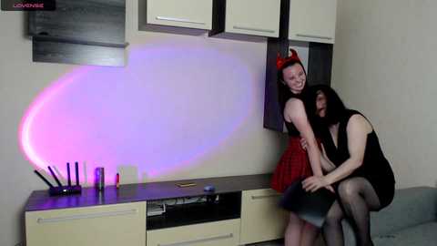 Media: renae_tom Chaturbate 2023-10-18 15:07:00
