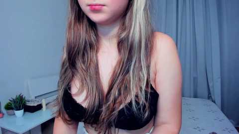 Media: mysweet_kiss Chaturbate 2023-10-19 20:12:00