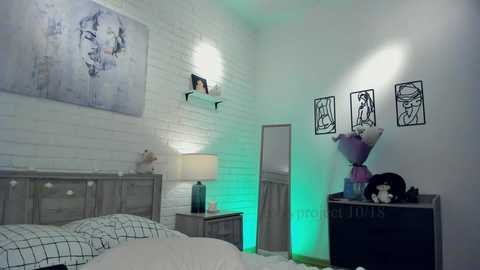Media: riskyproject Chaturbate 2023-10-19 02:44:00