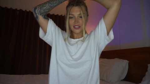 Media: touch_me_if_you_can Chaturbate 2023-10-20 15:48:00