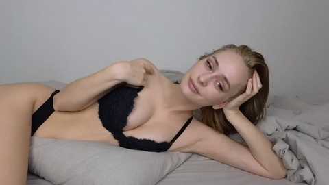 oliviablondie @ chaturbate on 20231022