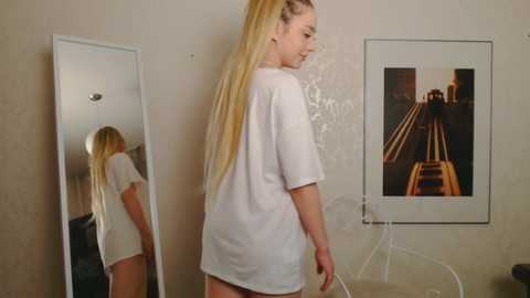 Media: juicyapril Chaturbate 2023-10-23 09:27:00
