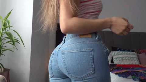 Media: beyllove_d Chaturbate 2023-10-25 14:48:00