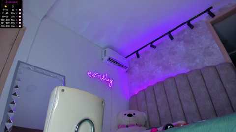 Media: emily_____ Chaturbate 2023-10-25 05:50:00