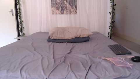 Media: curryandrice420 Chaturbate 2023-10-27 11:24:00