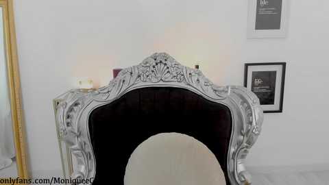 Media: moniqueeass Chaturbate 2023-10-27 11:48:00