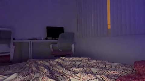 Media: queencassidyy Chaturbate 2023-10-27 06:14:00
