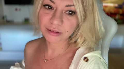 Media: kiradivine Chaturbate 2023-10-28 11:27:00