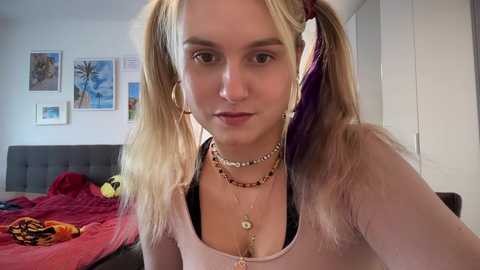 sarahsapling @ chaturbate on 20231028