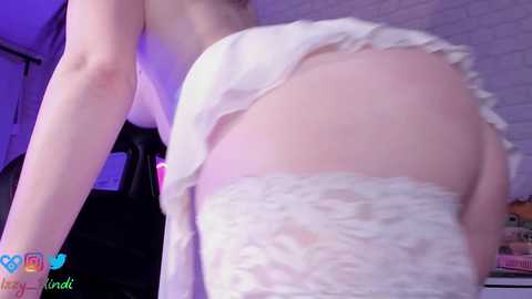 Media: uindi Chaturbate 2023-10-28 18:52:00
