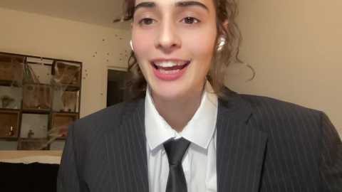 Media: wonderland_stia Chaturbate 2023-10-28 15:50:00