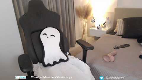 Media: smileyouarehere Chaturbate 2023-10-29 02:16:00