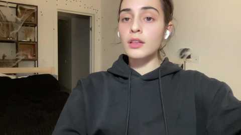 Media: wonderland_stia Chaturbate 2023-10-29 15:25:00