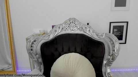 Media: moniqueeass Chaturbate 2023-10-30 20:40:00