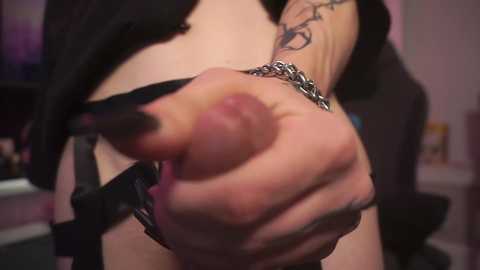 Media: amirinsworld Chaturbate 2023-10-31 04:09:00