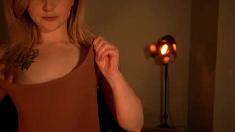 Media: lucydelovely Chaturbate 2023-10-31 05:04:00