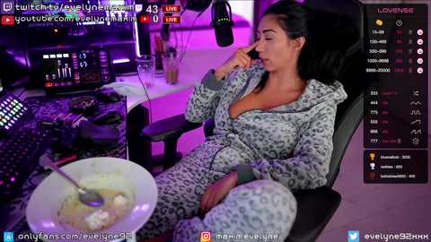 Media: evelyne92 Chaturbate 2023-11-02 05:20:00