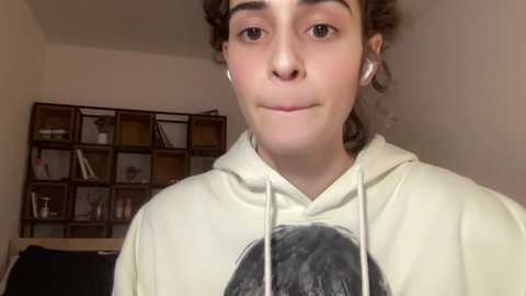 Media: wonderland_stia Chaturbate 2023-11-03 13:26:00