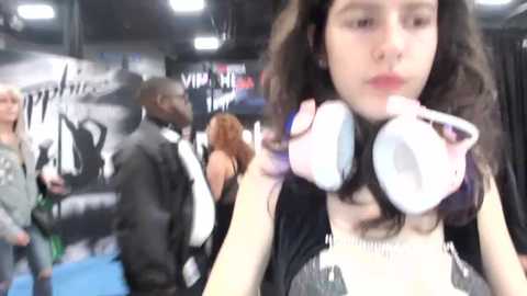 Media: frenchava Chaturbate 2023-11-04 01:14:00