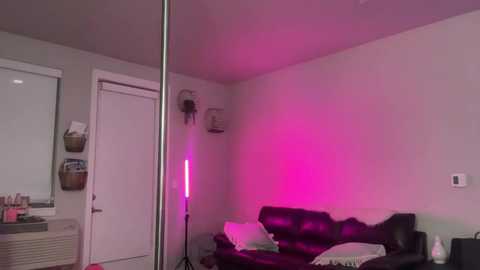 Media: saraloverays Chaturbate 2023-11-06 06:20:00