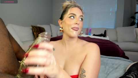 Media: tightholestinytits Chaturbate 2023-11-08 21:37:00