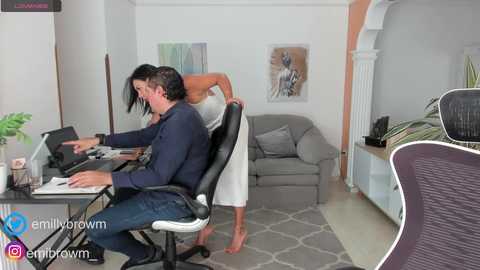 Media: emillybrowm Chaturbate 2023-11-10 14:20:00