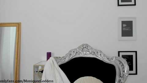 Media: moniqueeass Chaturbate 2023-11-13 08:24:00
