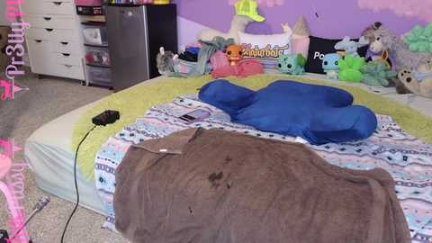 Media: pr3ttyp1nkpussy Chaturbate 2023-11-13 07:32:00