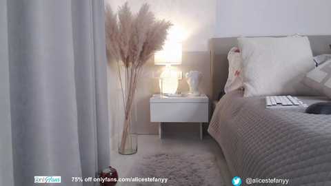 Media: smileyouarehere Chaturbate 2023-11-14 03:50:00