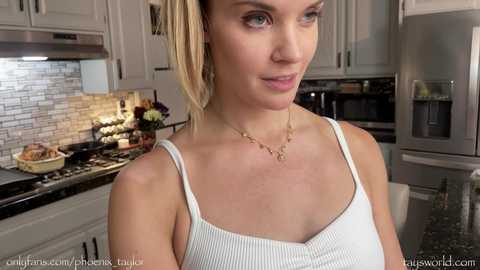 Media: phoenix_taylor Chaturbate 2023-11-16 02:52:00