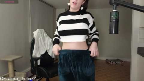 Media: alexa_dream Chaturbate 2023-11-17 02:03:00