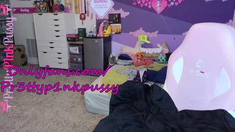 Media: pr3ttyp1nkpussy Chaturbate 2023-11-17 04:48:00