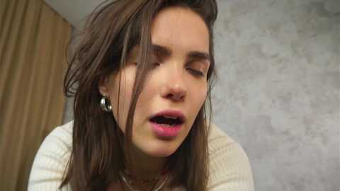 Media: emiliacourtney Chaturbate 2023-11-19 21:36:00
