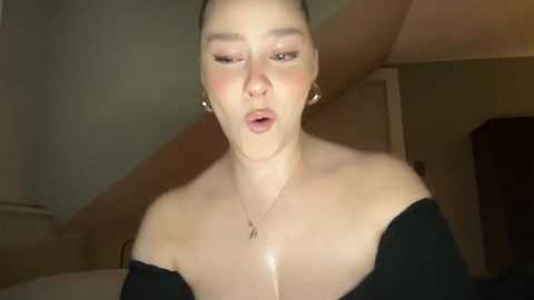 Media: novavangogh Chaturbate 2023-11-19 06:34:00