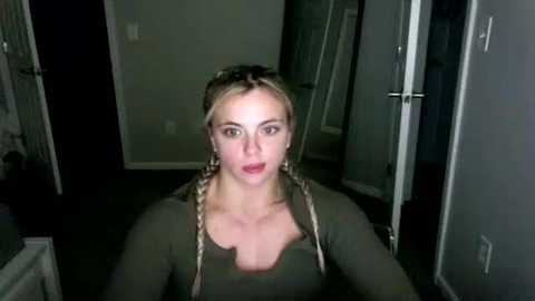 Media: gracieparker Chaturbate 2023-11-20 04:26:00